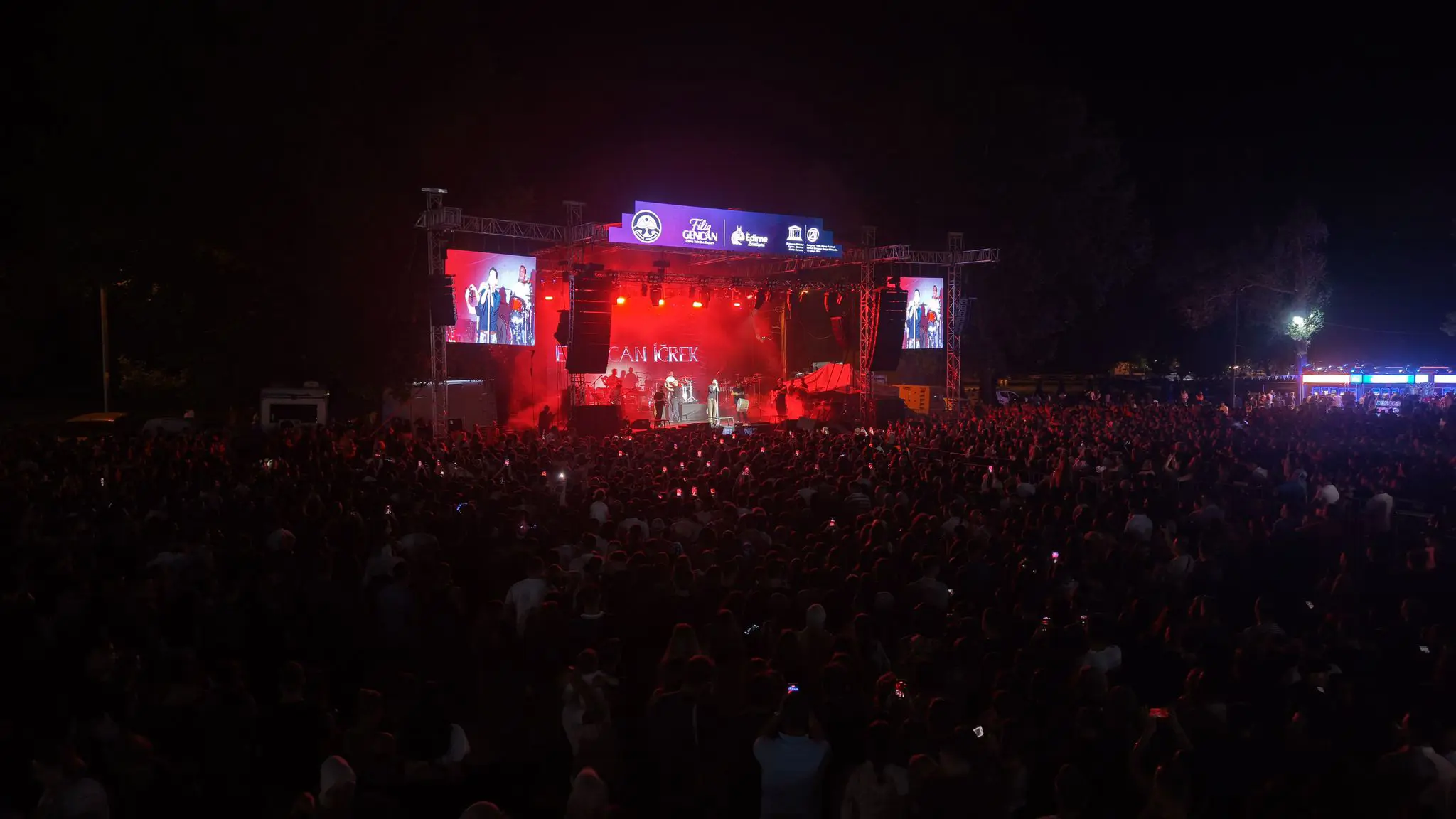 665. KIRKPINAR YAĞLI GÜREŞLERİ FESTİVALİ’NDE EMİR CAN İĞREK VE RİTİM GRUPLARI RÜZGARI ESTİ galeri görseli